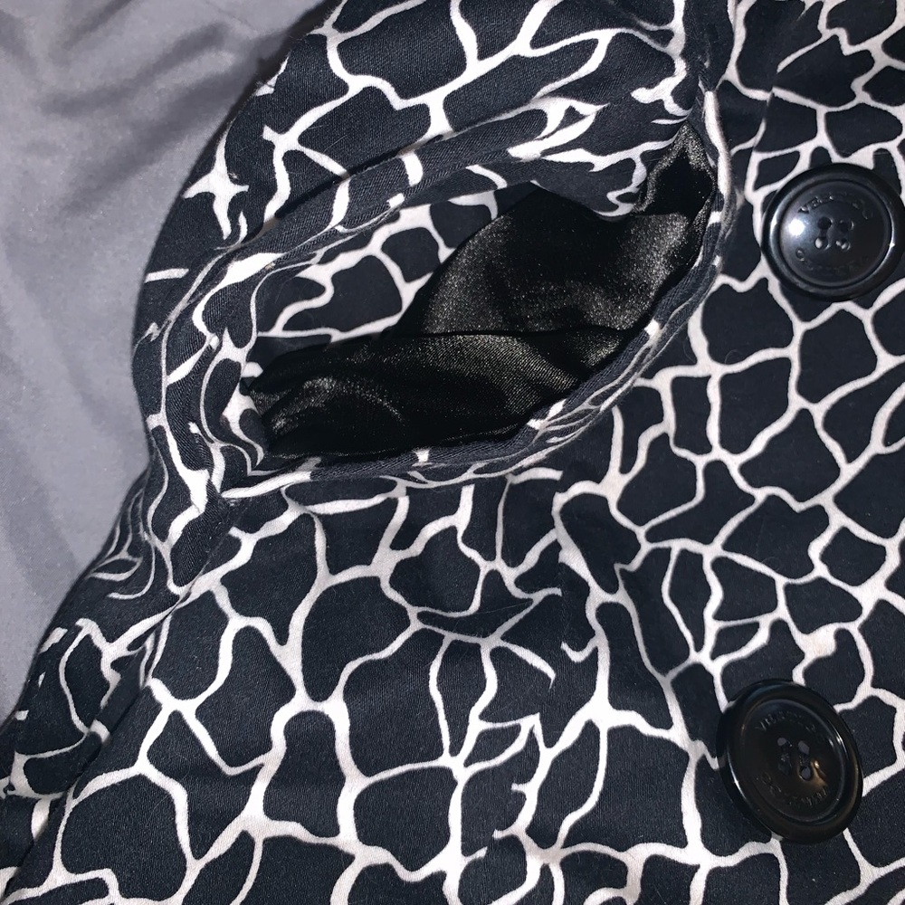 Stylish Black and White Giraffe print Trench Coat - Picture 7 of 11